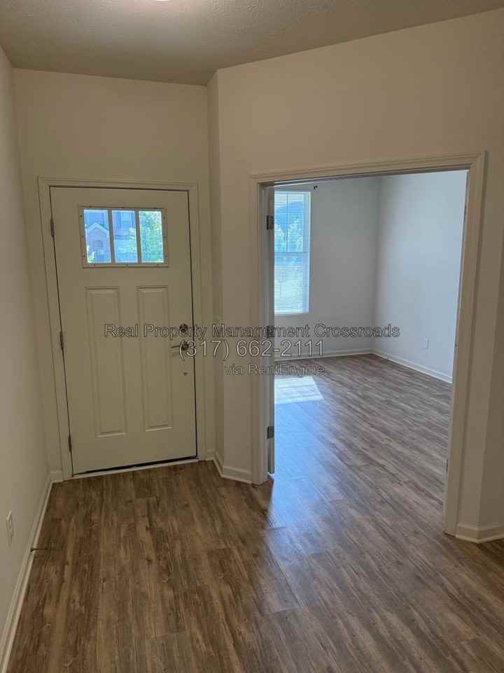 1398 Sarah Way - Photo 5 of 37