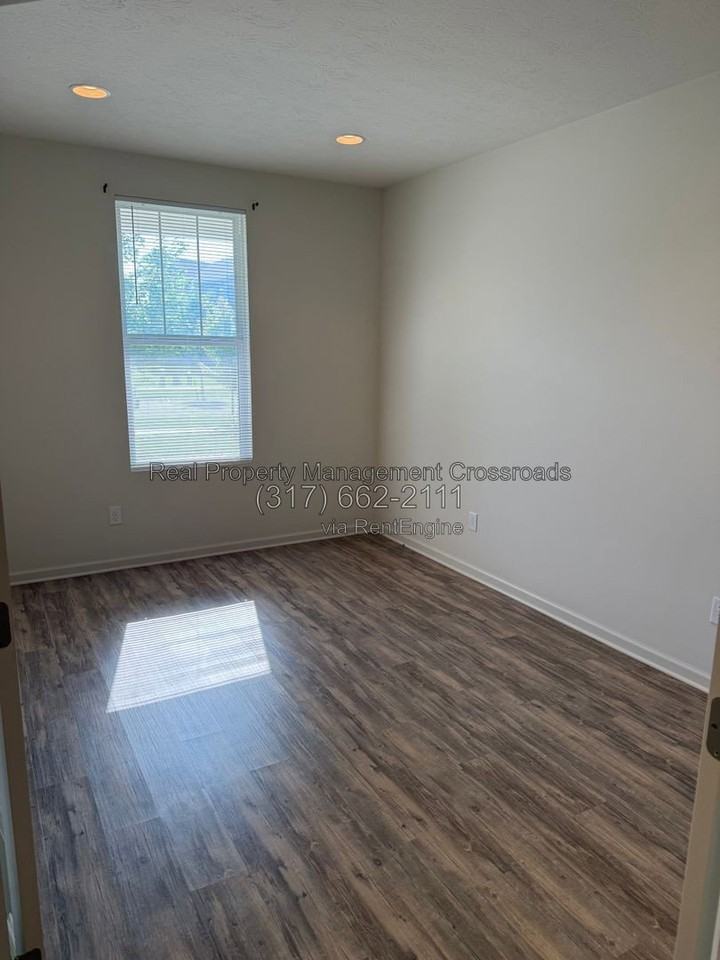 1398 Sarah Way - Photo 6 of 37