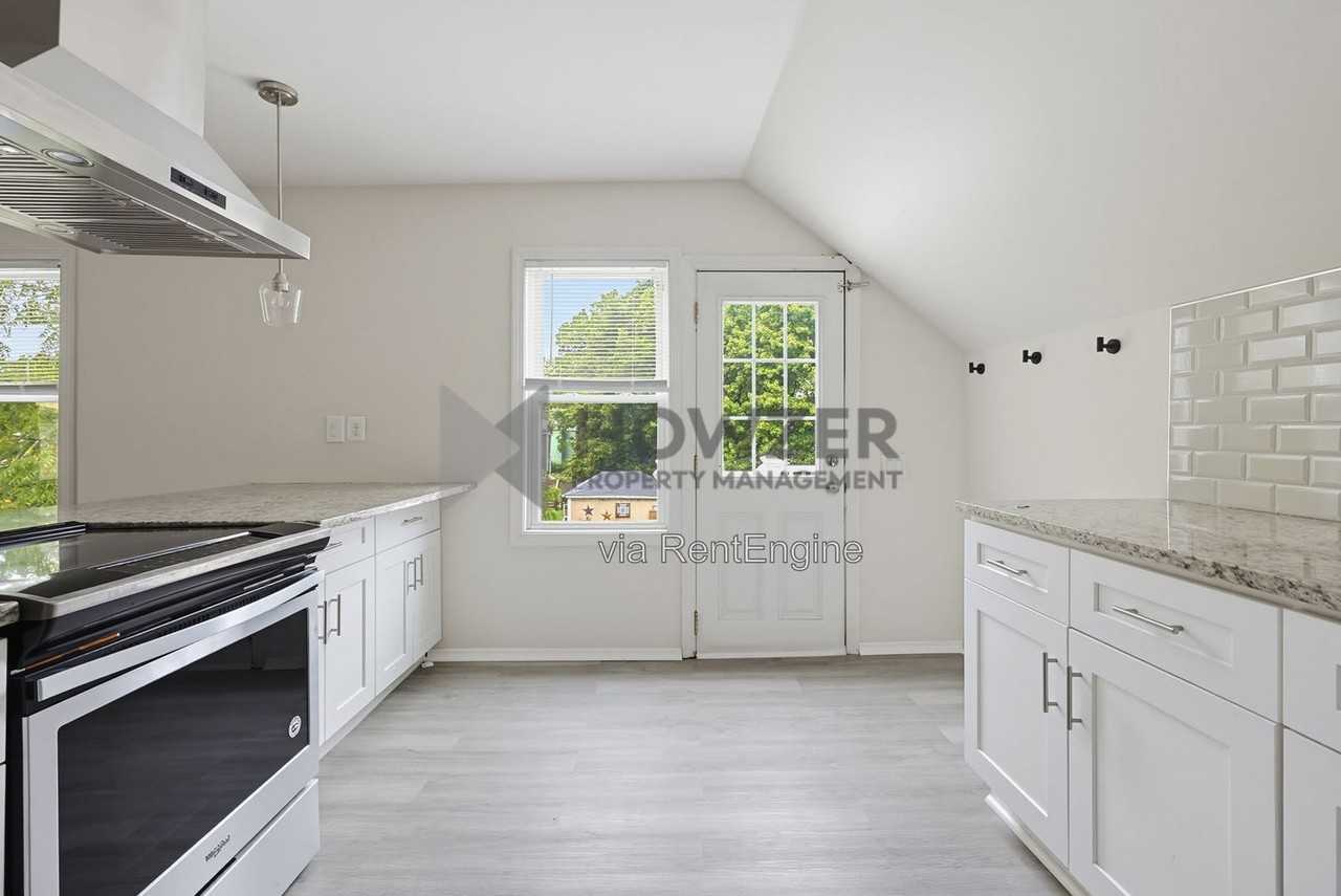 322 Broad St #2 - Photo 4 of 33