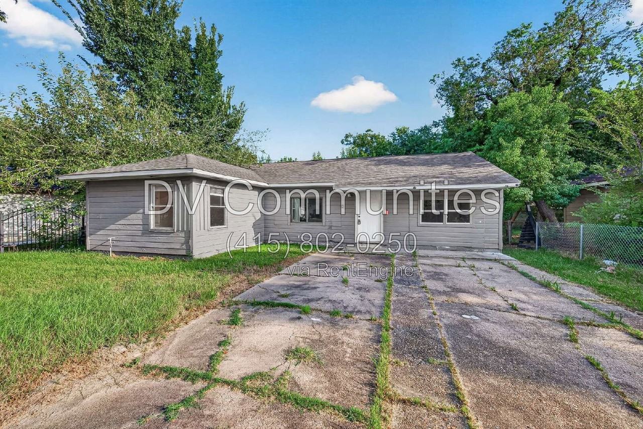 5910 Southtown St - Photo 3 of 40