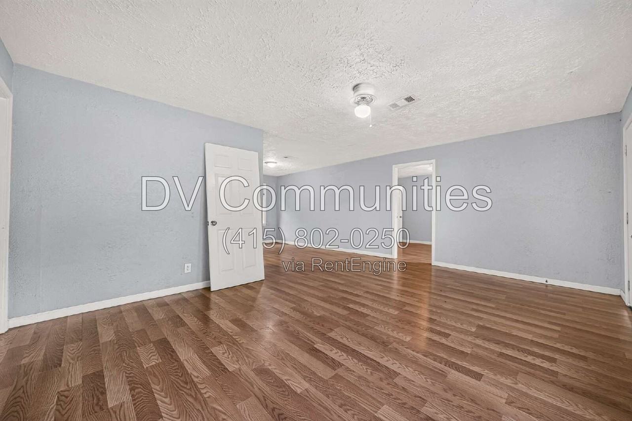 5910 Southtown St - Photo 4 of 37