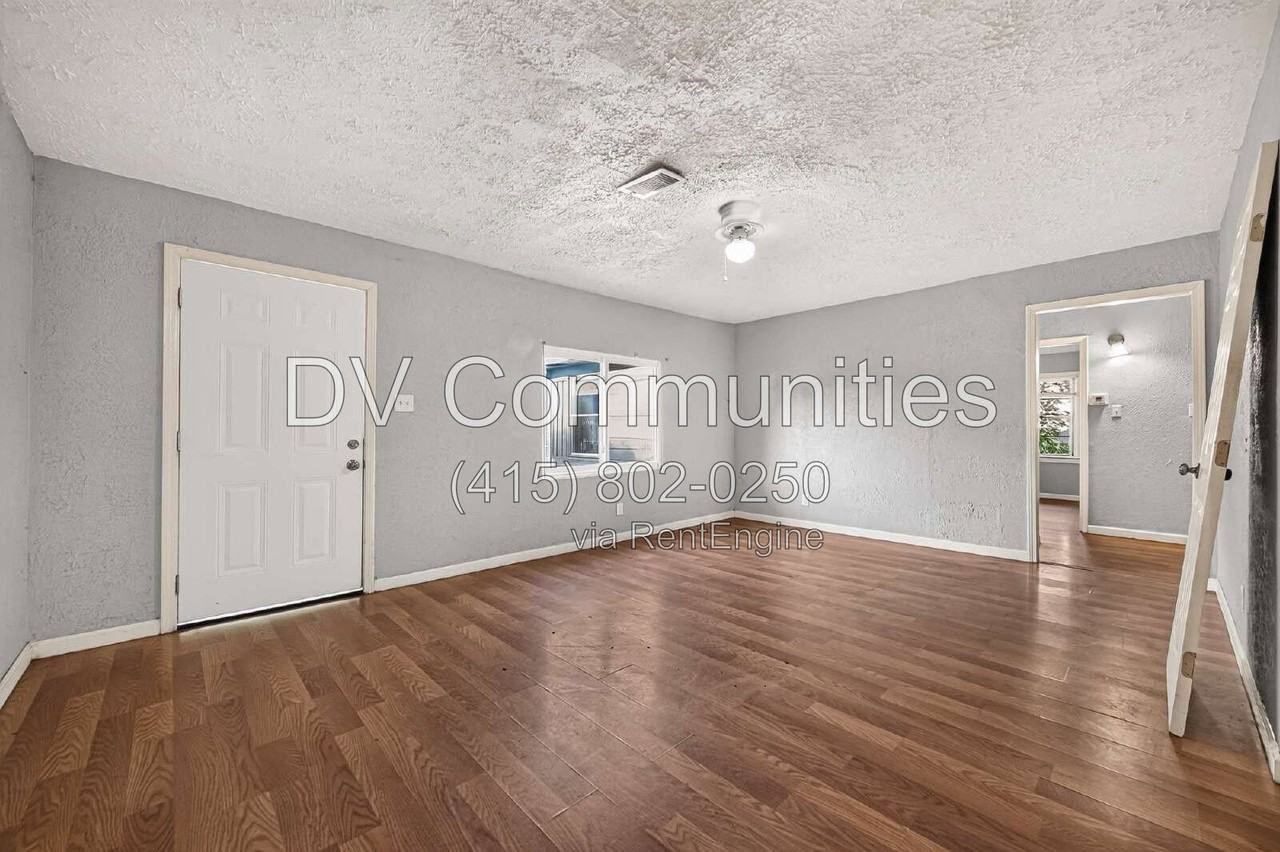 5910 Southtown St - Photo 6 of 37