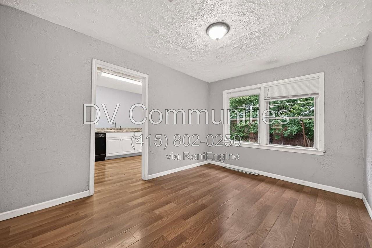 5910 Southtown St - Photo 7 of 37