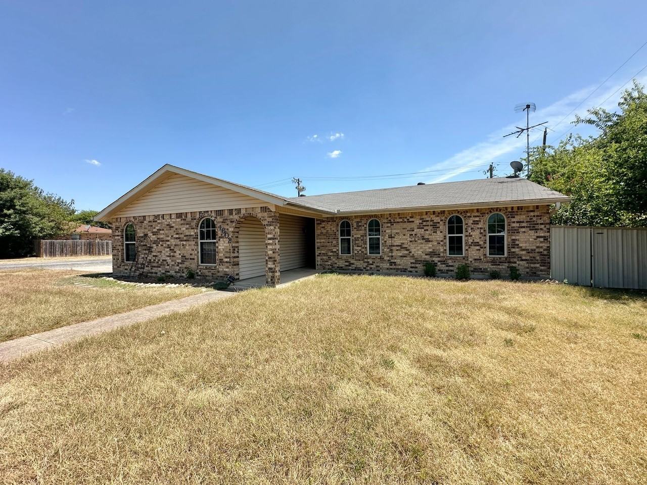 1602 Becker Dr - Photo 2 of 35