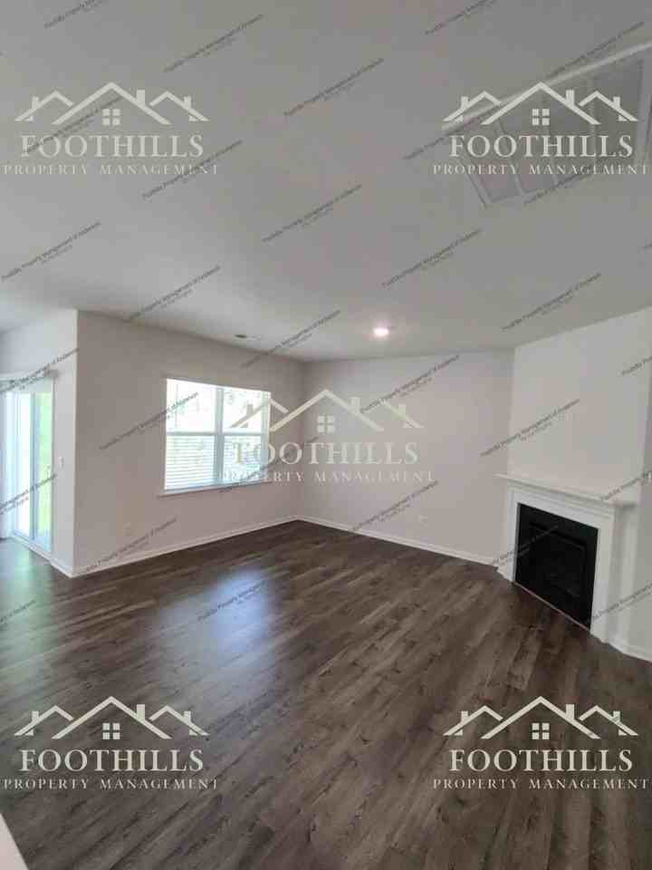 102 Fancy Trl - Photo 2 of 25