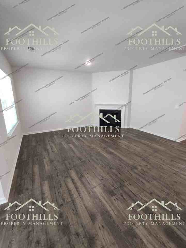 102 Fancy Trl - Photo 3 of 25