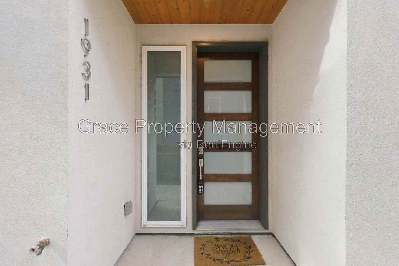 1931 N Grove St - Photo 2 of 32
