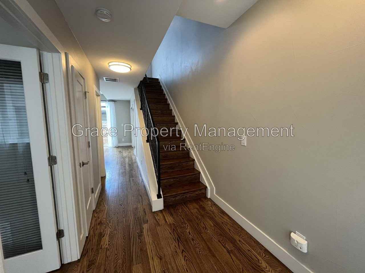 1931 N Grove St - Photo 3 of 32