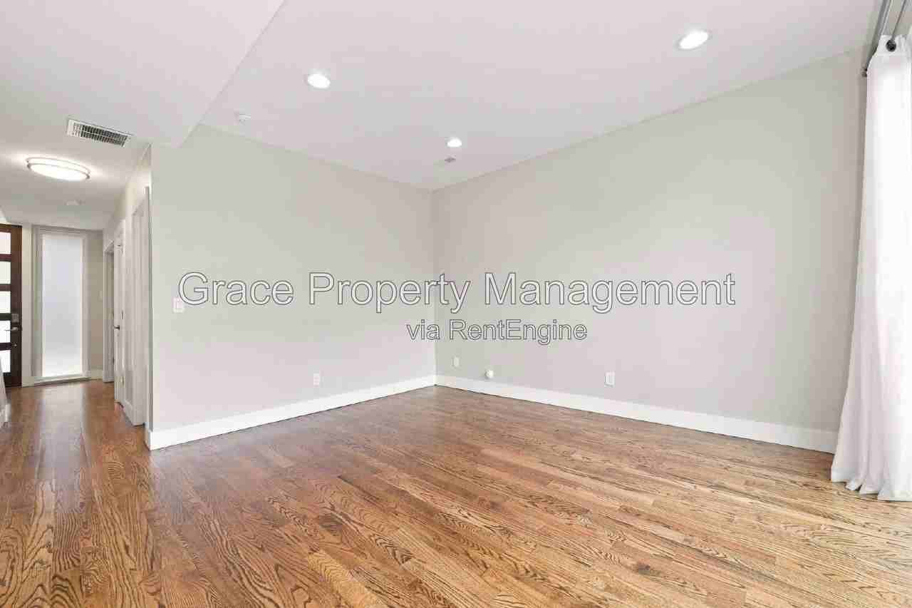 1931 N Grove St - Photo 5 of 32