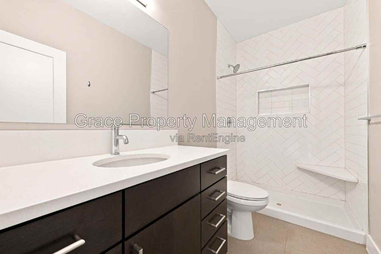 1931 N Grove St - Photo 6 of 32