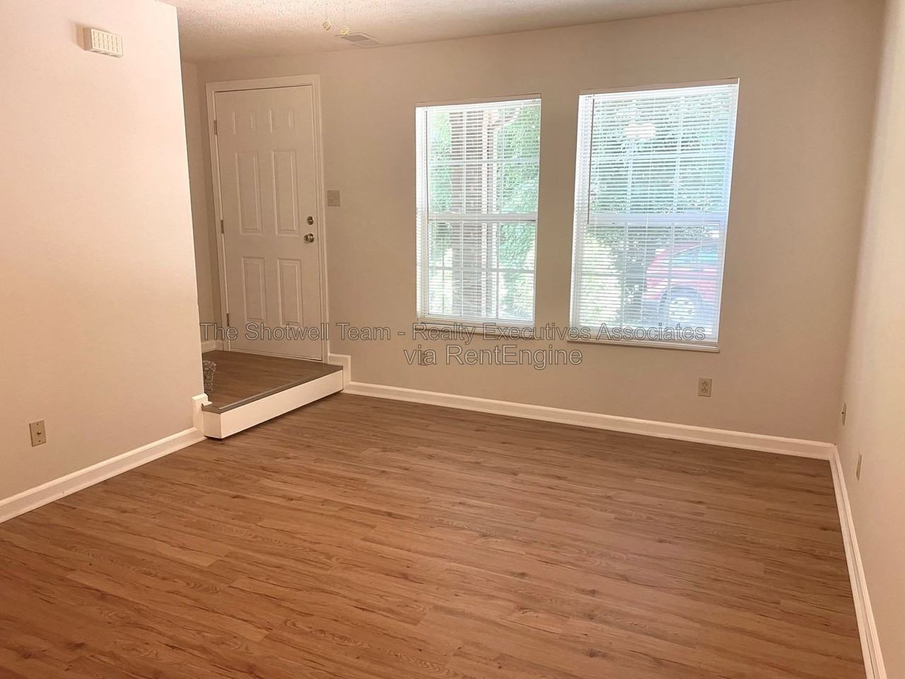 1443 Schoolcraft Way - Photo 5 of 8