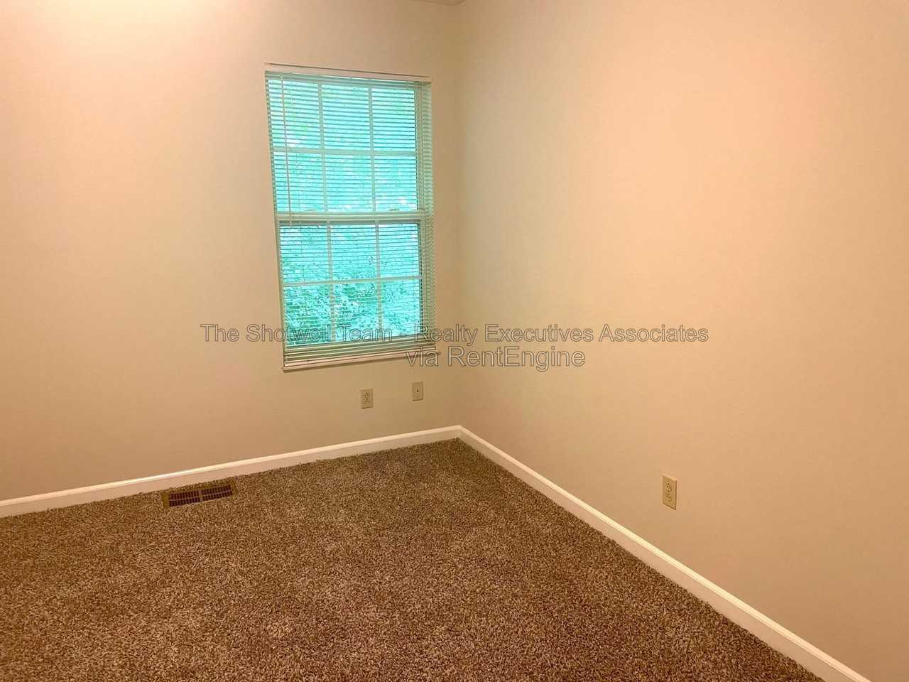 1443 Schoolcraft Way - Photo 7 of 8