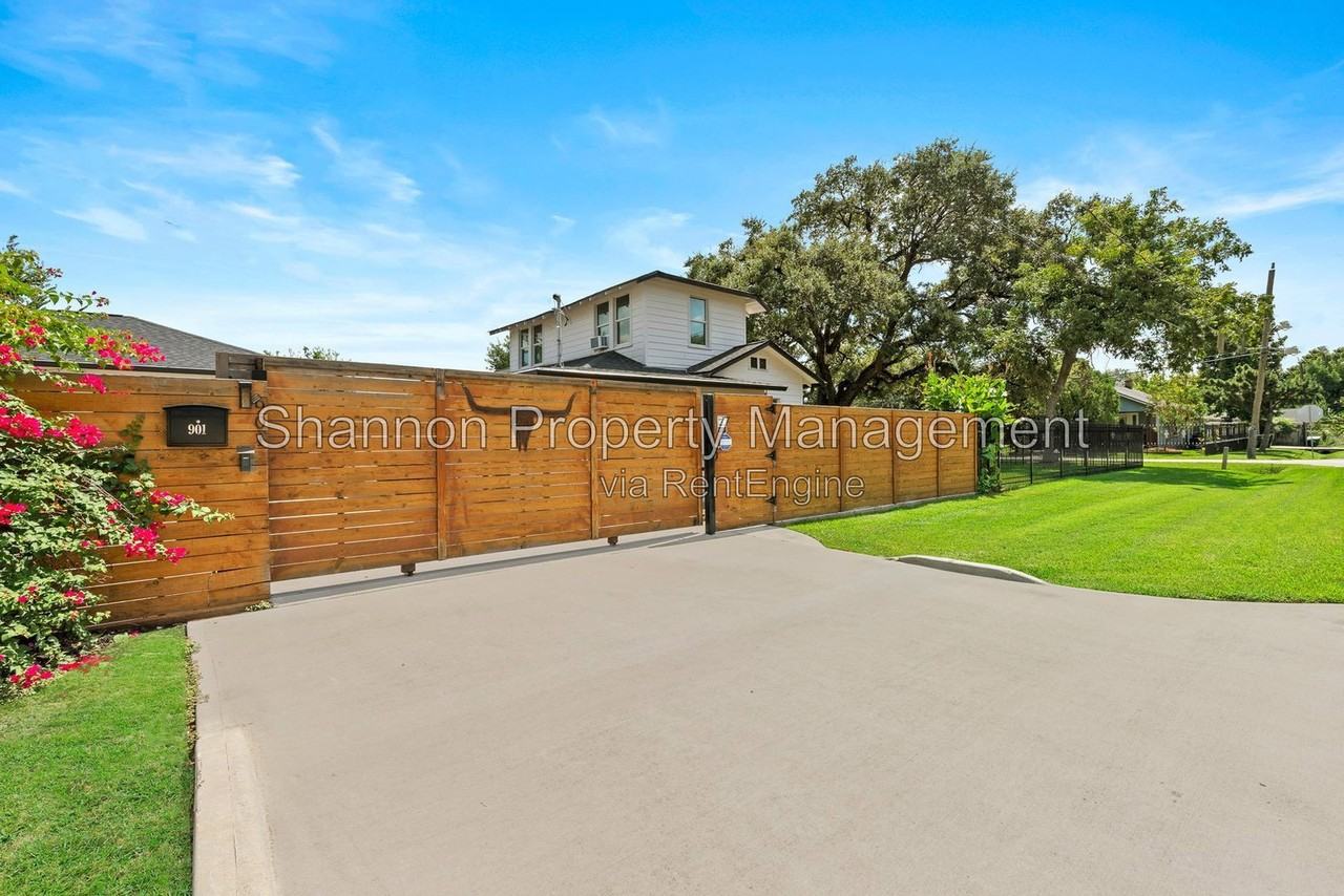 901 Melbourne St - Photo 3 of 34