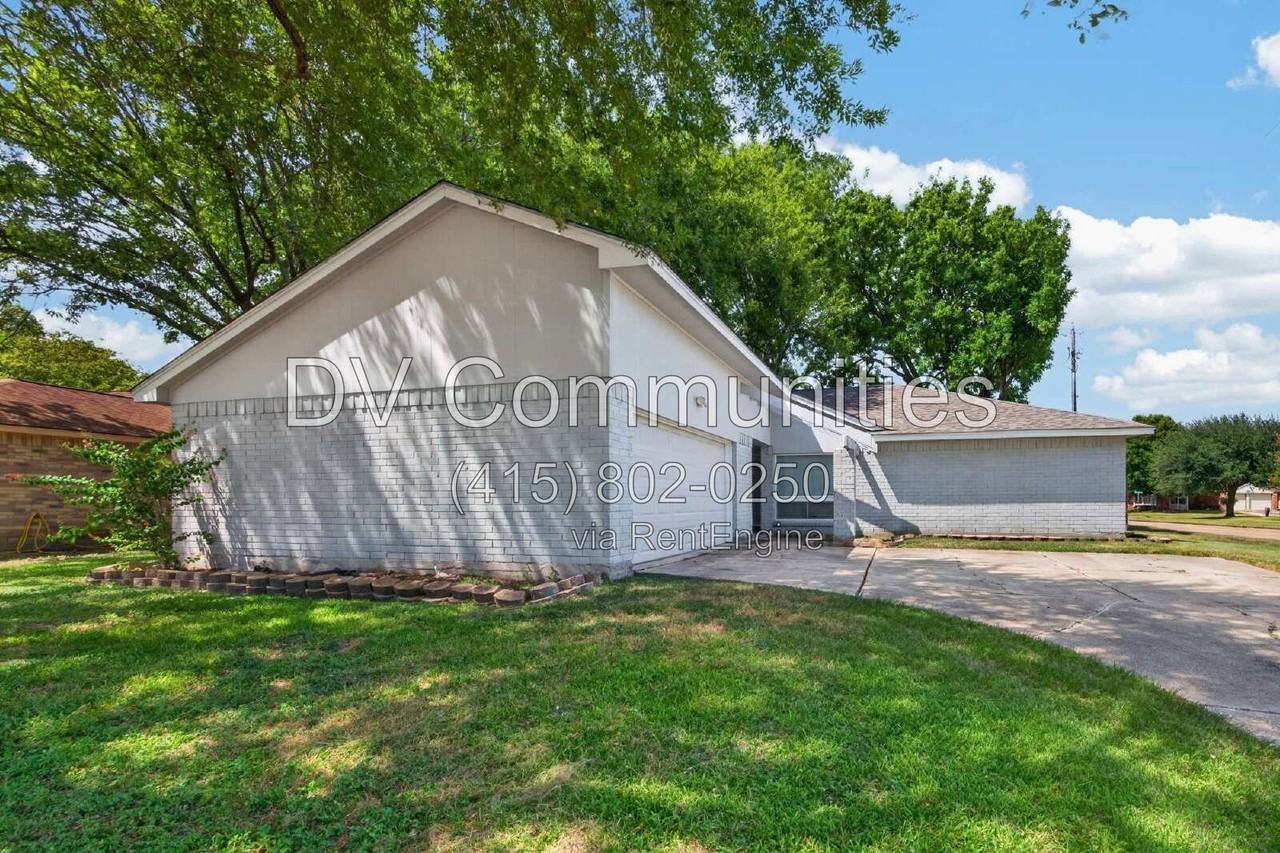9747 Rocky Hollow Rd - Photo 3 of 46