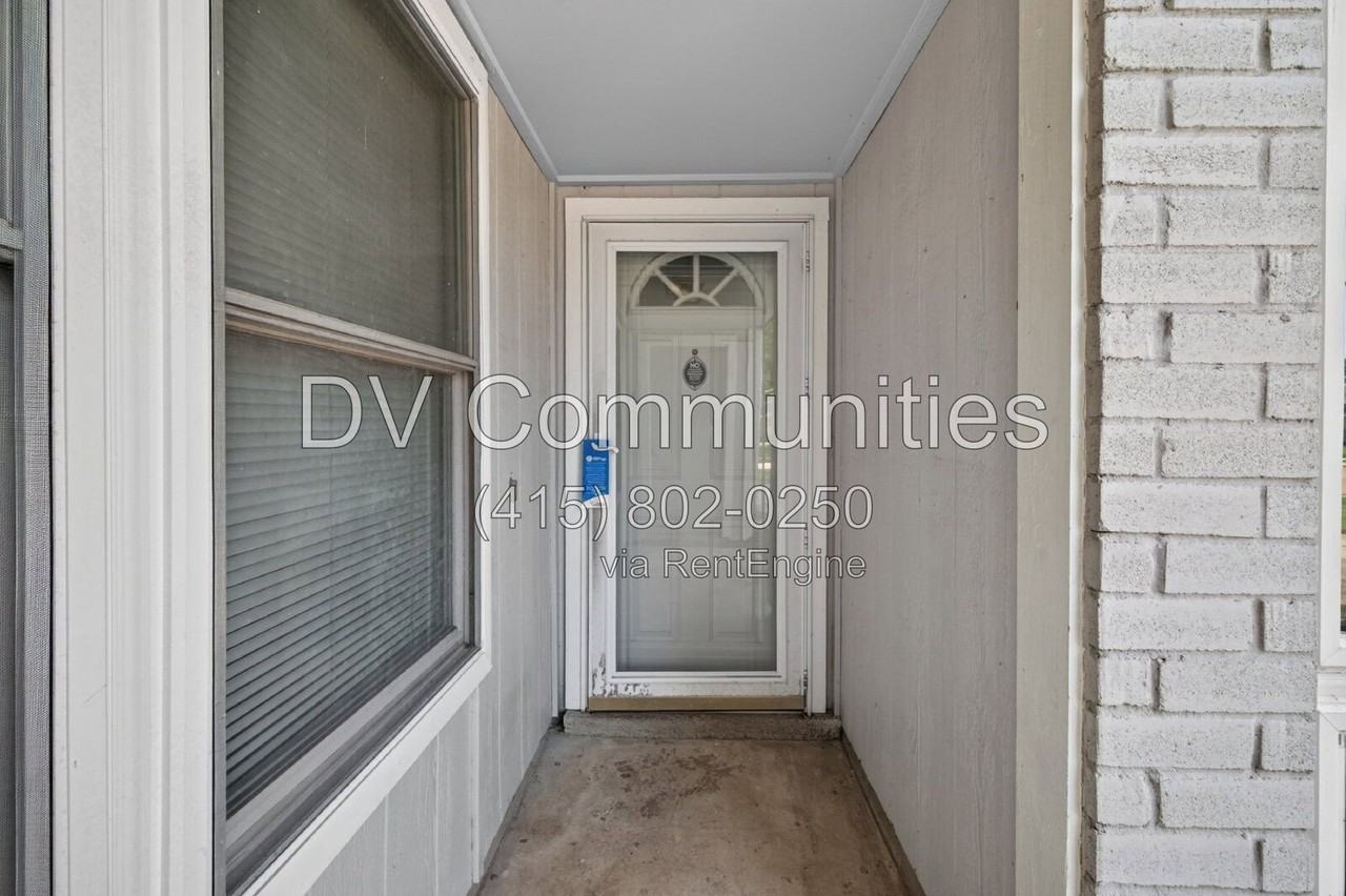 9747 Rocky Hollow Rd - Photo 6 of 46
