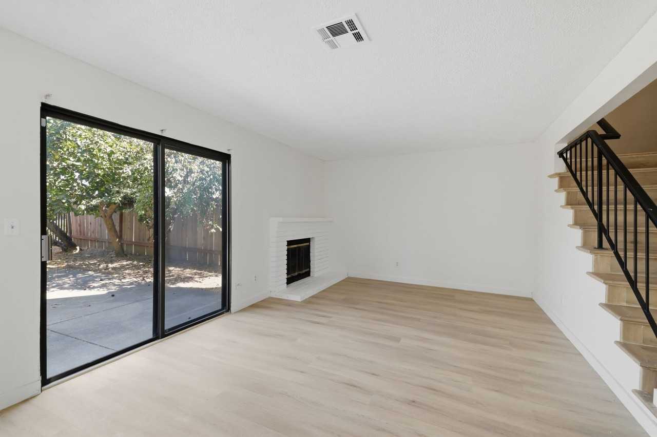 995 Matthew Ct - Photo 5 of 34