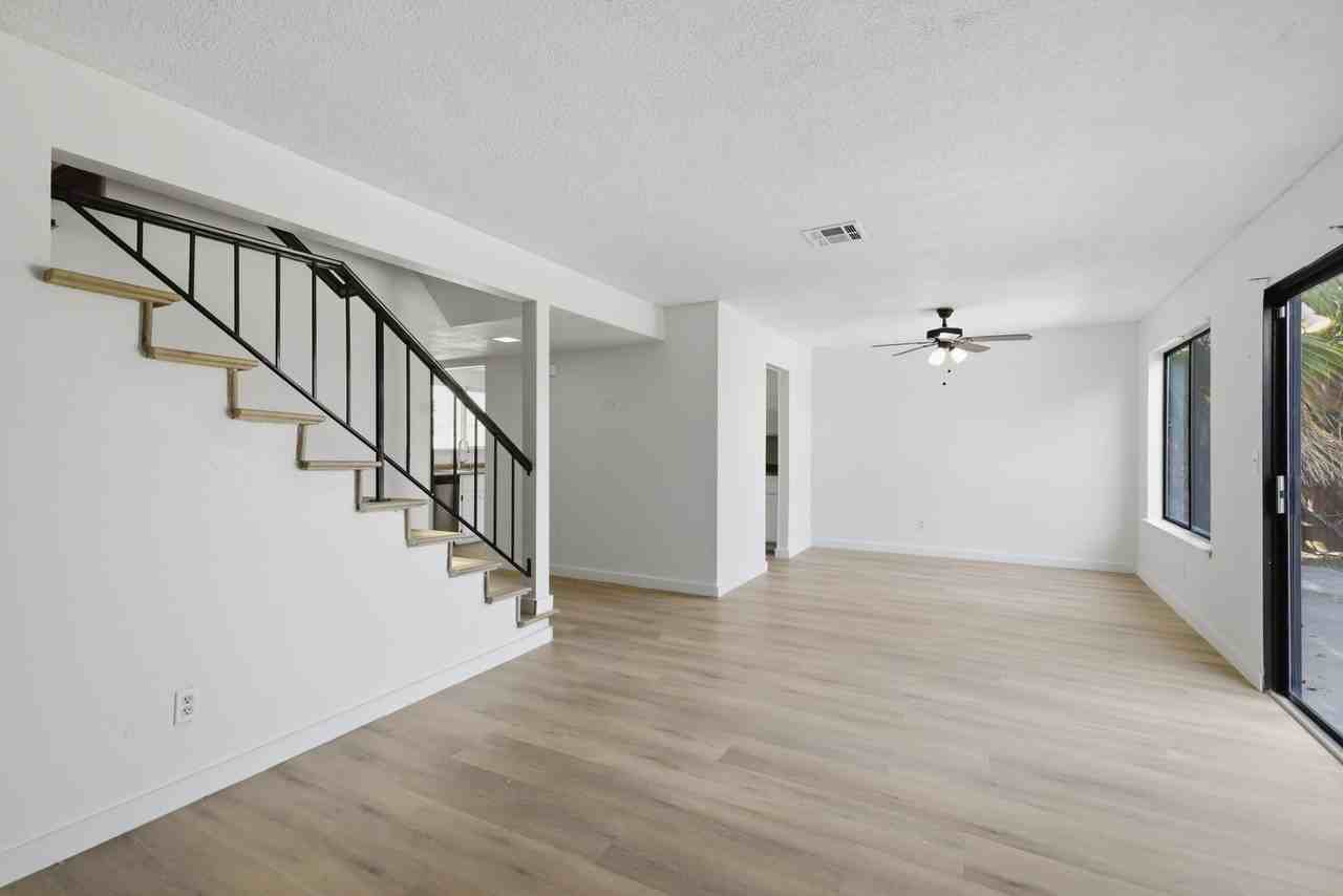 995 Matthew Ct - Photo 4 of 34