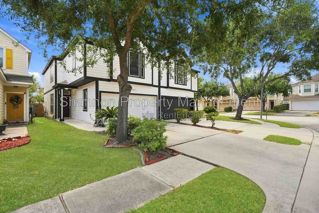 16551 Pentonshire Ln - Photo 4 of 49