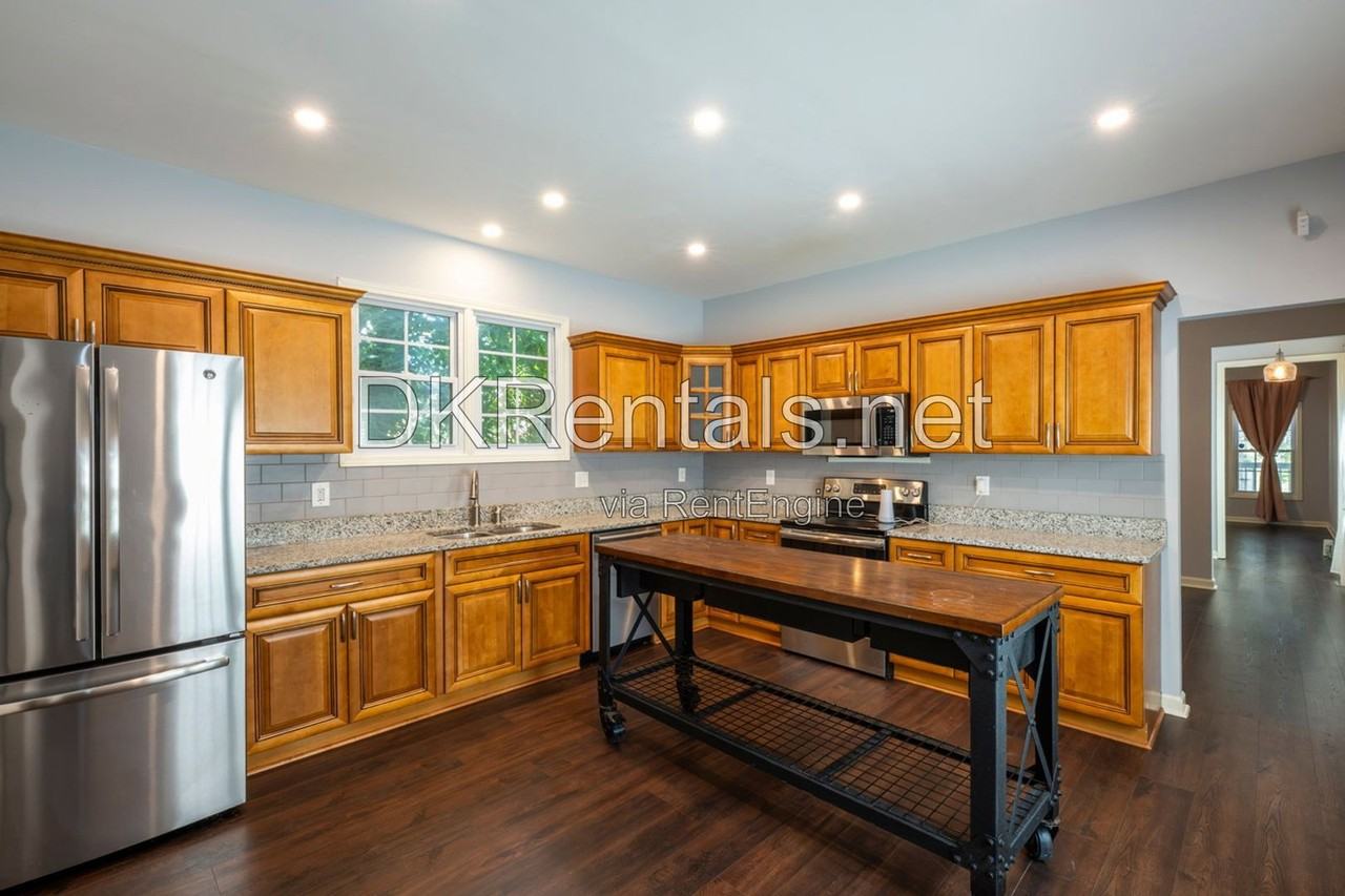 829 Welch St Sw - Photo 3 of 41