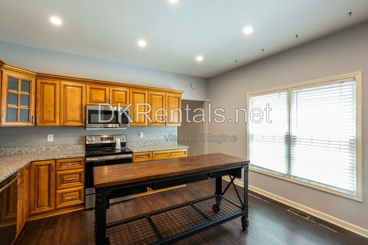 829 Welch St Sw - Photo 4 of 41