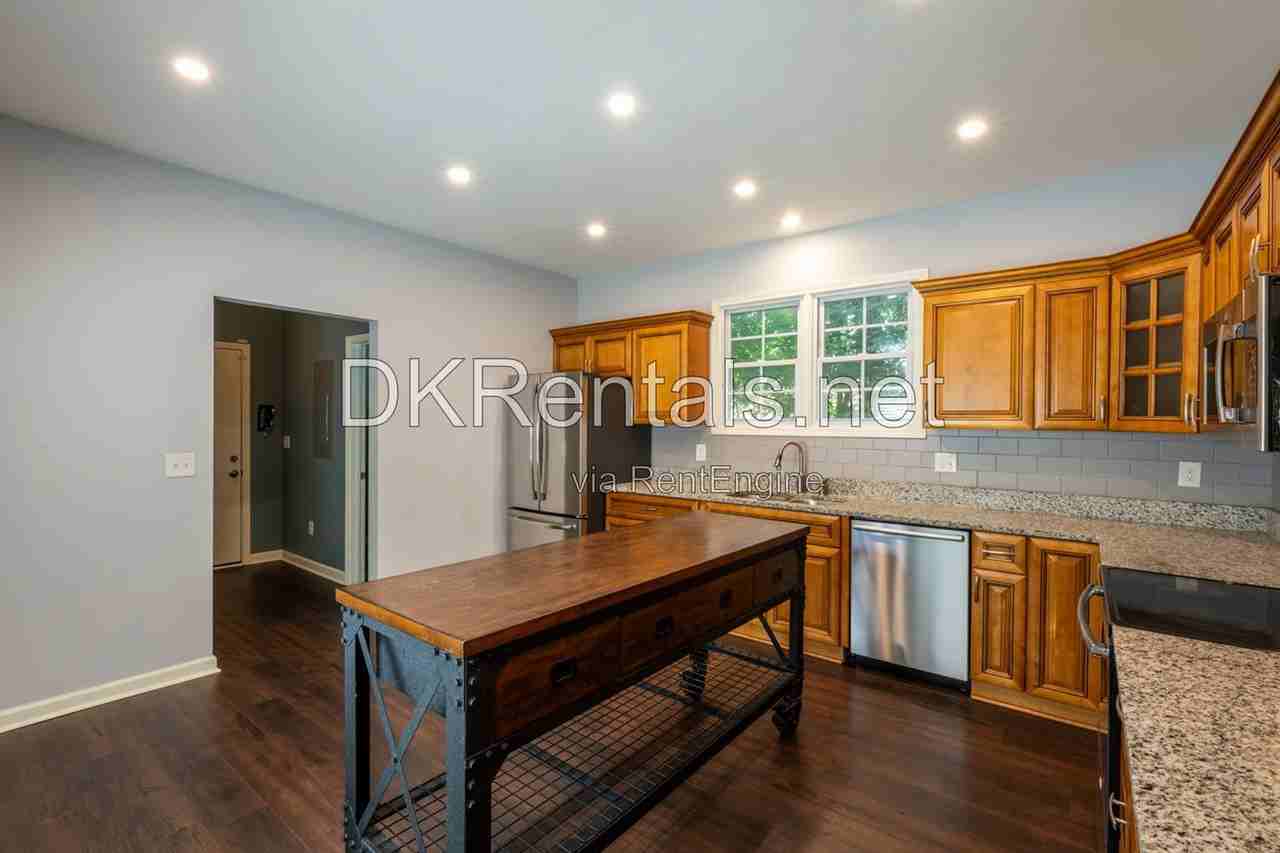 829 Welch St Sw - Photo 5 of 41