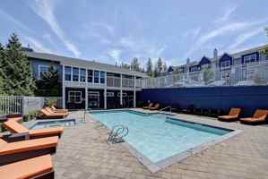 featured image of 1460 Ne Hawthorne St