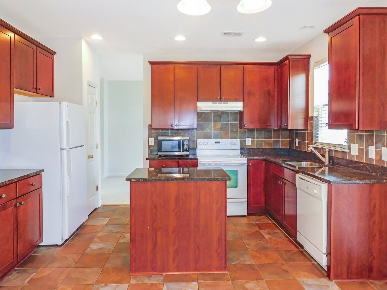21310 Jettison Ct - Photo 2 of 16