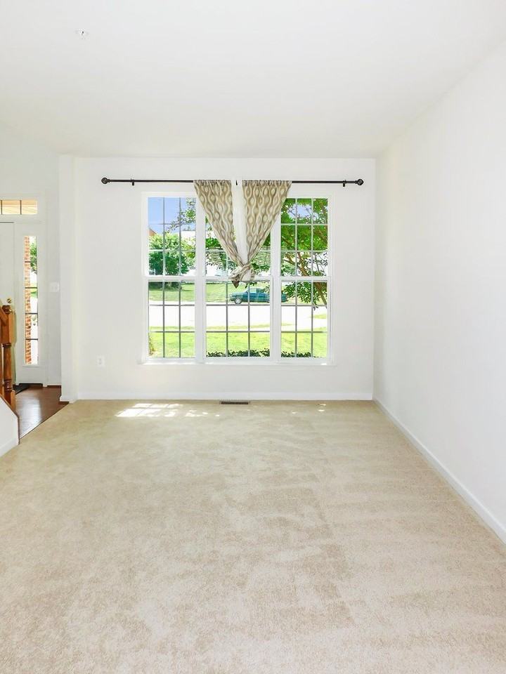 21310 Jettison Ct - Photo 4 of 16