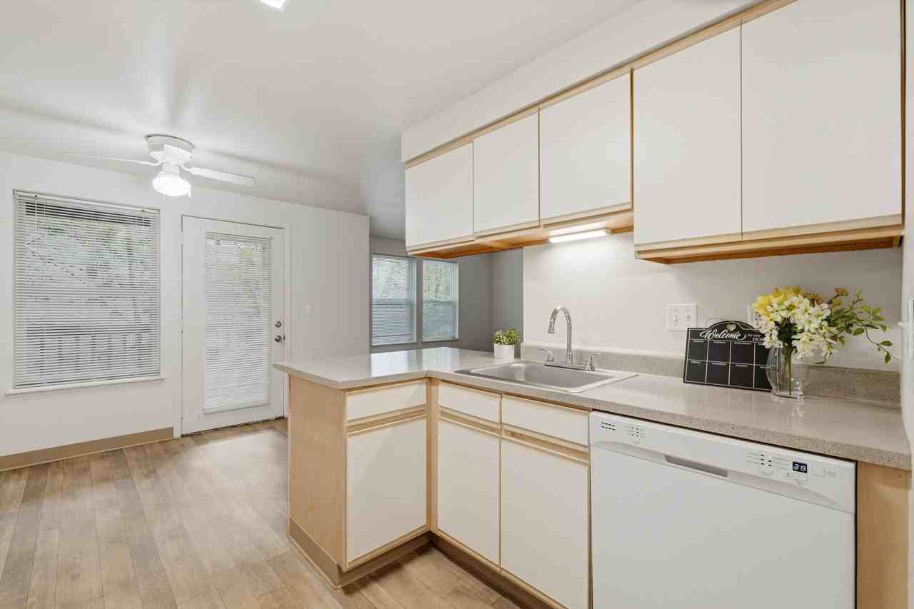 Barbur Heights Apartments - Photo 2 of 25