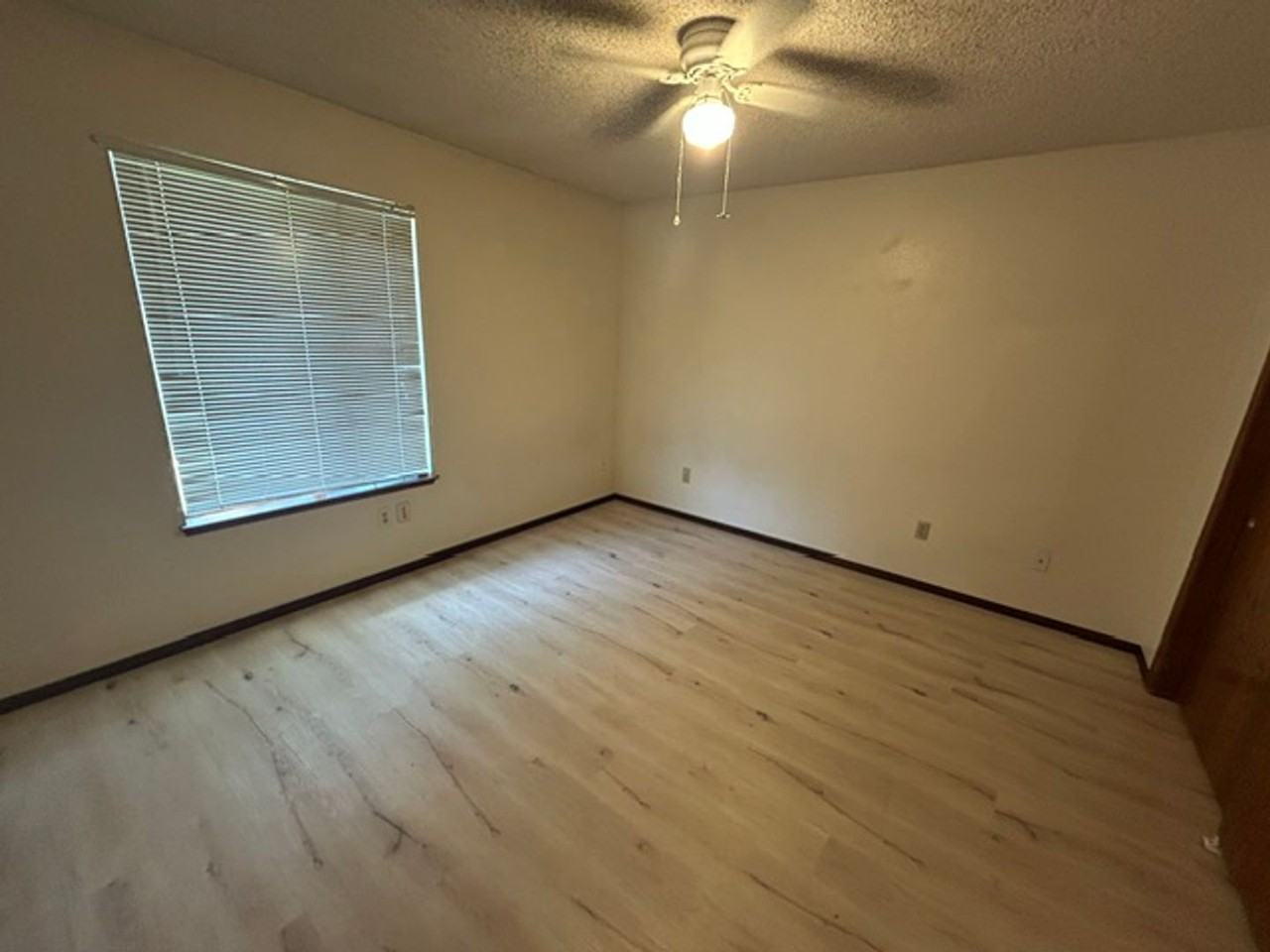 6025 W Paradise Ave - Photo 5 of 11