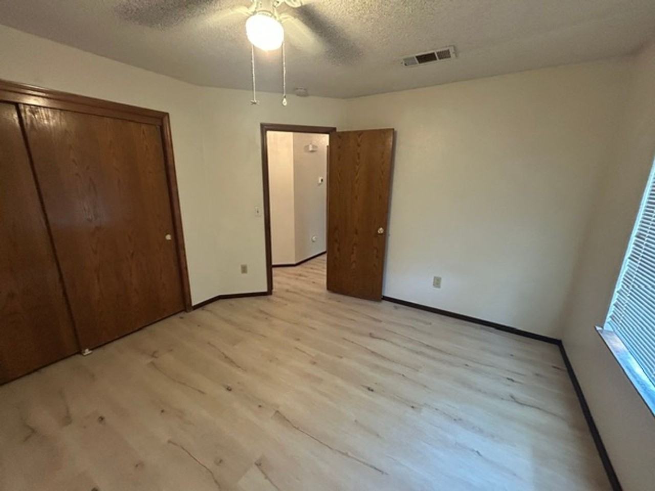 6025 W Paradise Ave - Photo 6 of 11