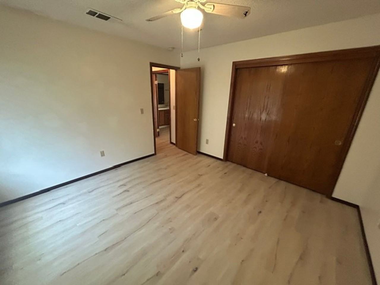 6025 W Paradise Ave - Photo 7 of 11