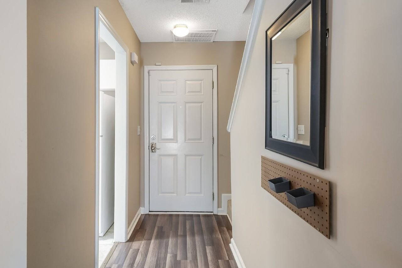 2432 Bay Harbor Dr - Photo 3 of 25