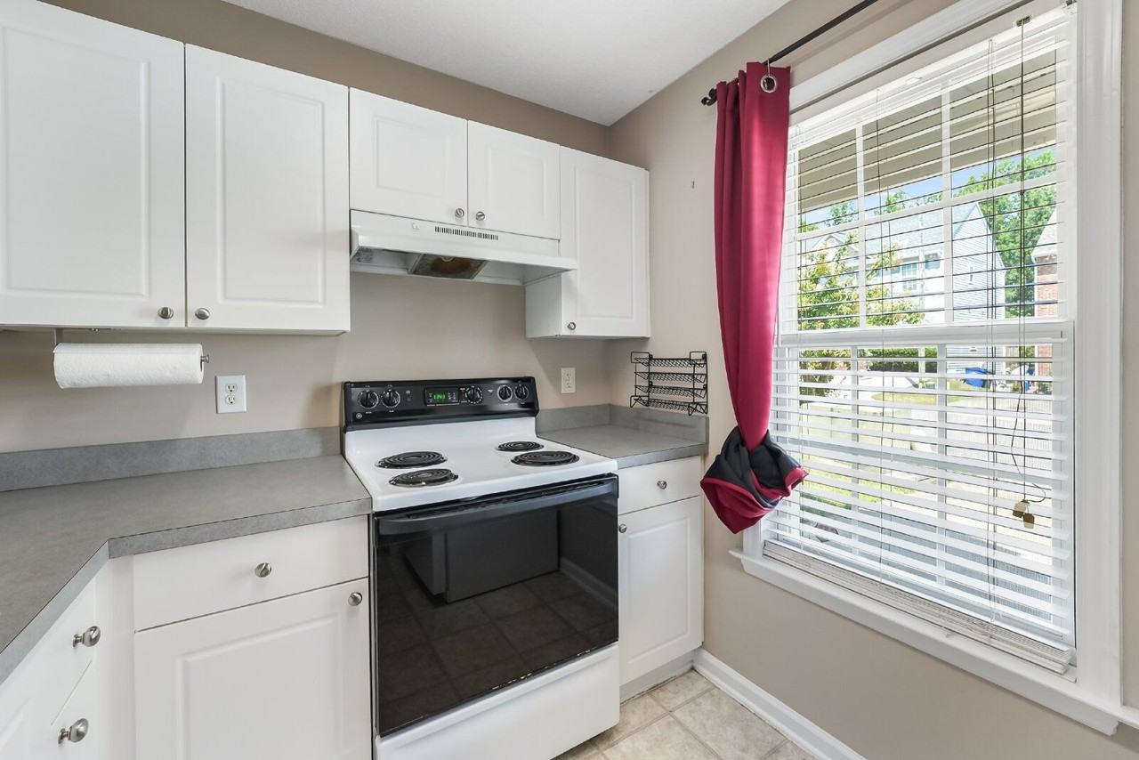 2432 Bay Harbor Dr - Photo 5 of 25