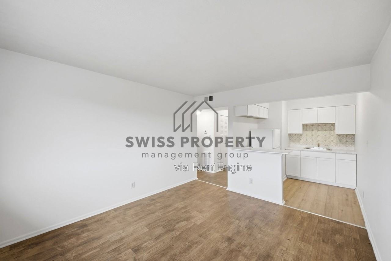 542 Riverview Dr #B2 - Photo 2 of 12