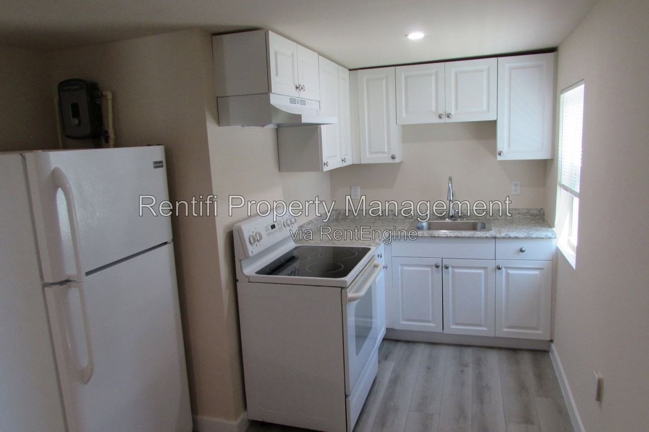 101 3rd St #4 - Photo 3 of 12