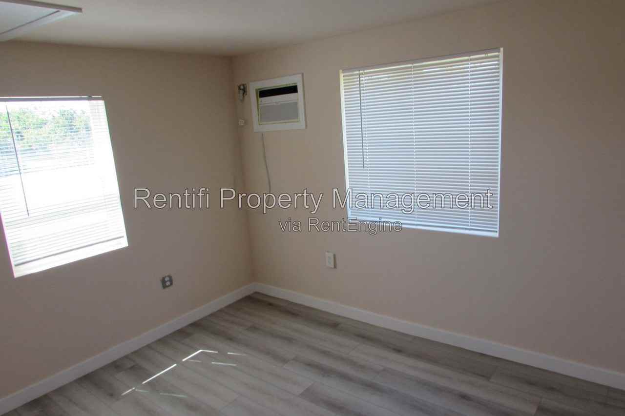 101 3rd St #4 - Photo 5 of 12