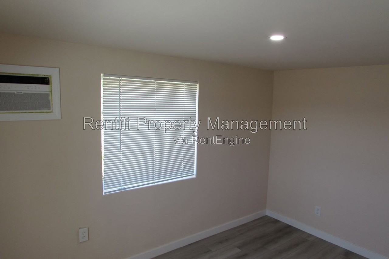 101 3rd St #4 - Photo 6 of 12