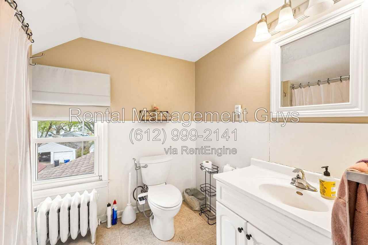 1074 Euclid St - Photo 4 of 25