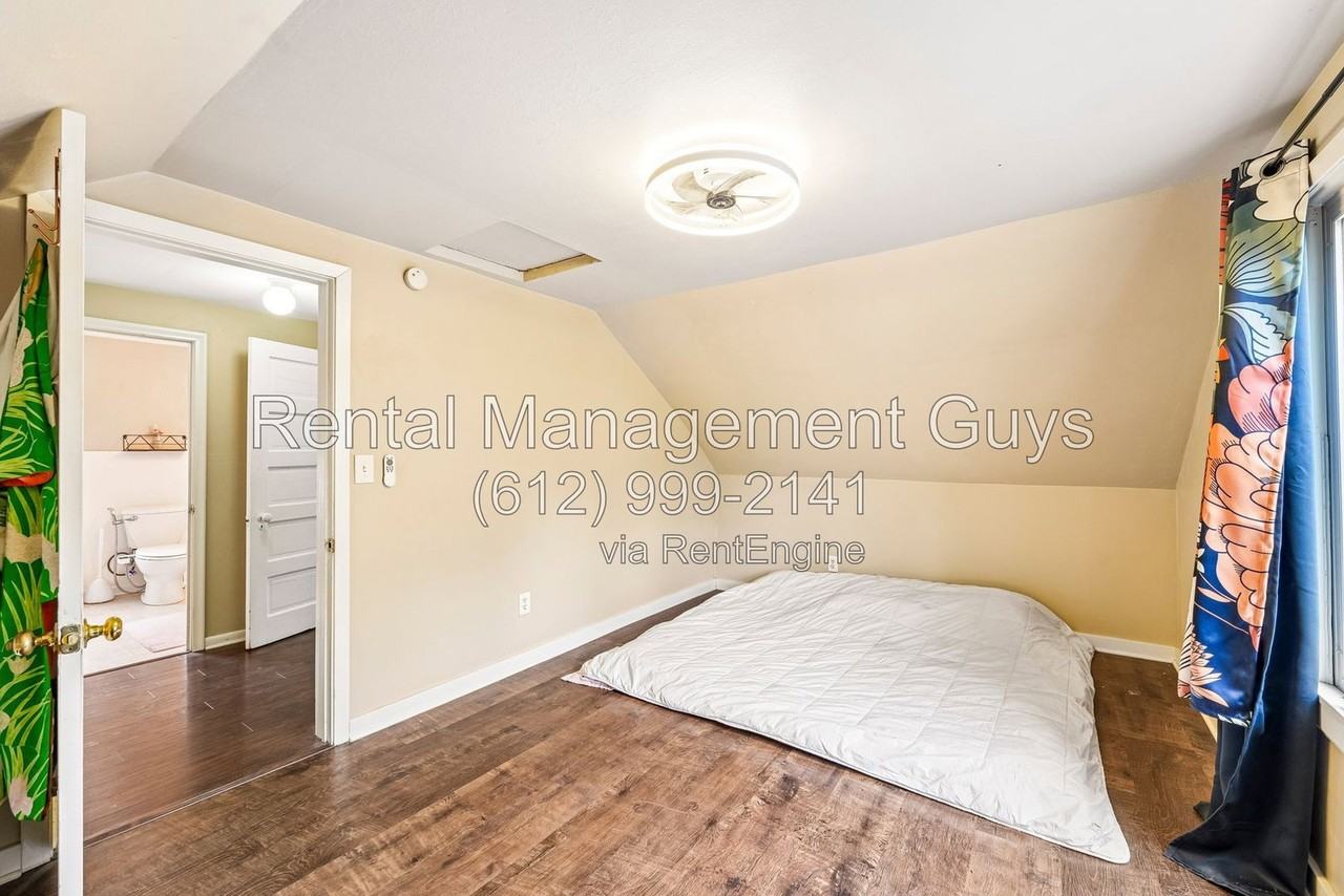 1074 Euclid St - Photo 6 of 25