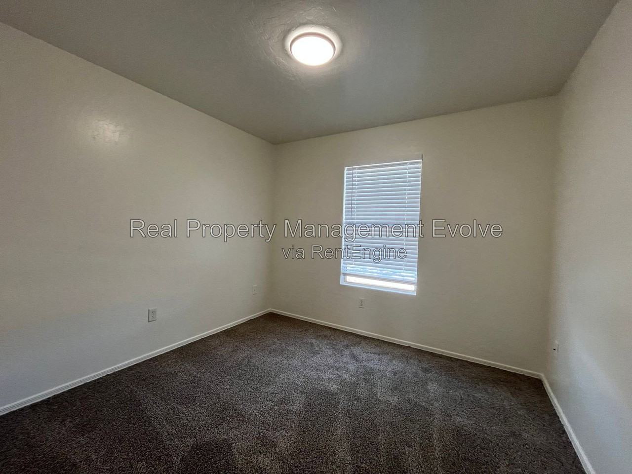 7347 N 72nd Dr - Photo 4 of 38