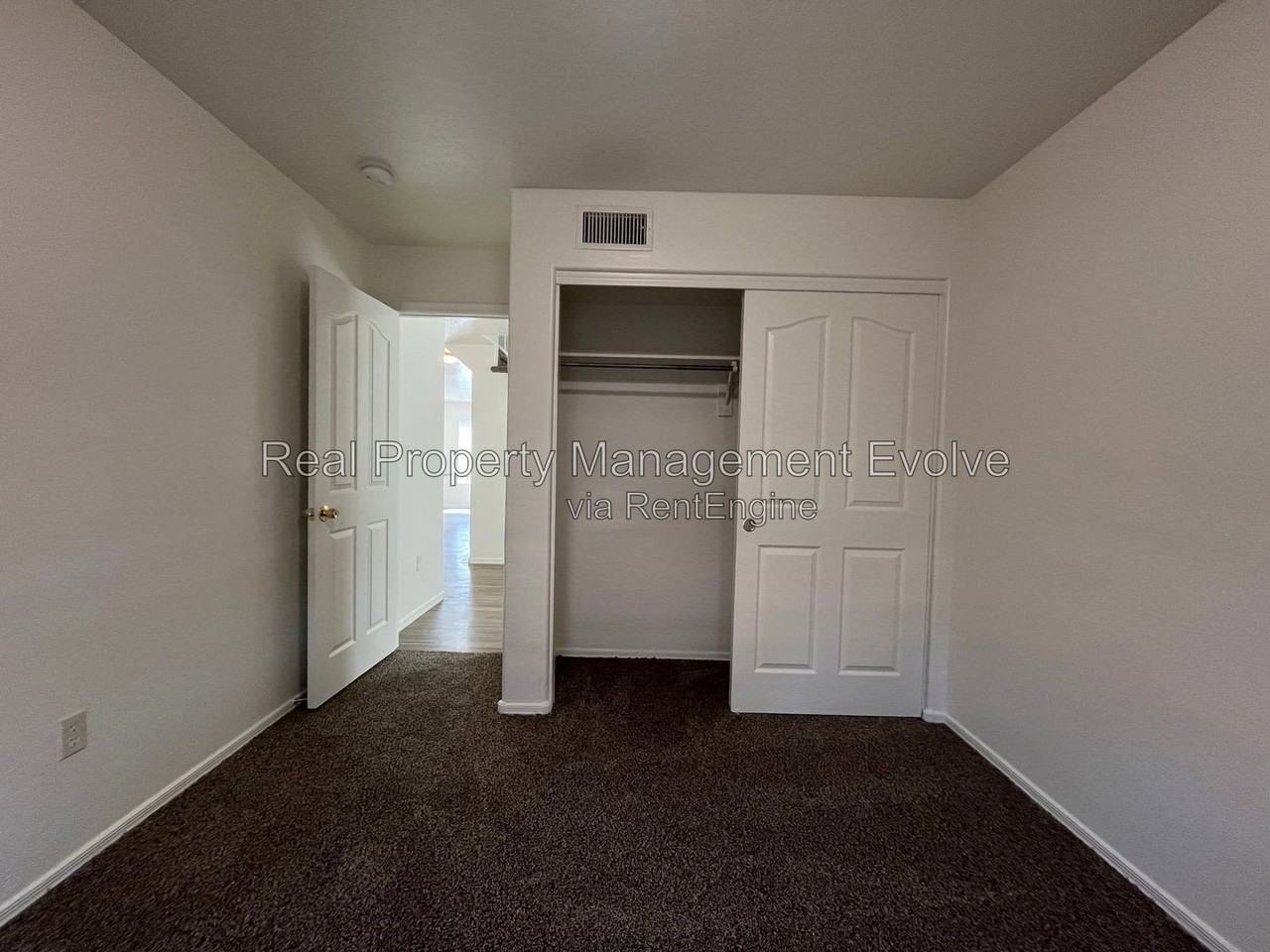 7347 N 72nd Dr - Photo 5 of 38