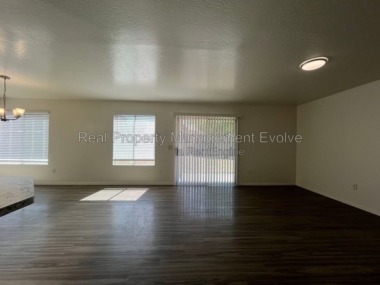 7347 N 72nd Dr - Photo 7 of 38