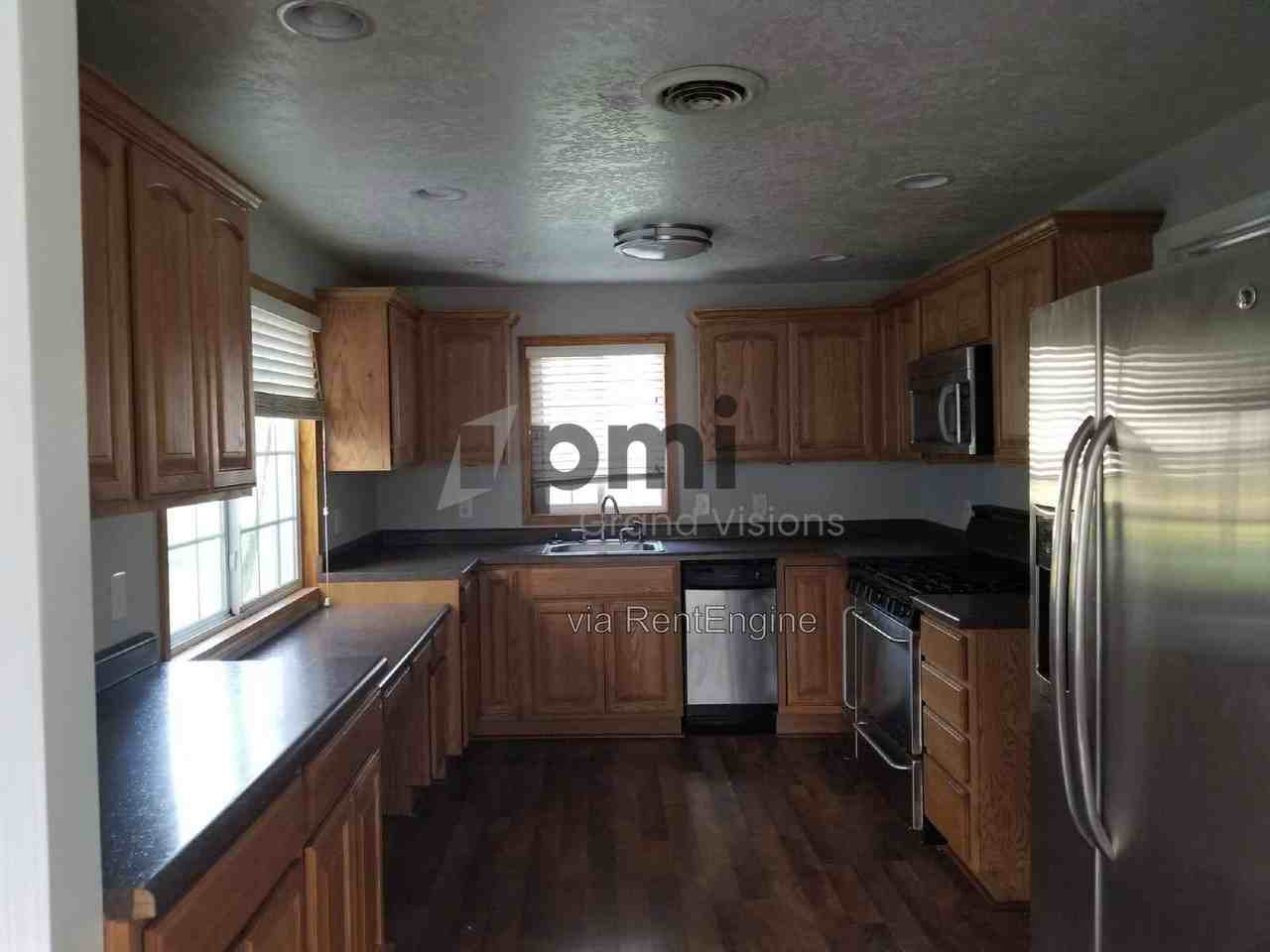 419 S Glencoe Ave - Photo 5 of 8