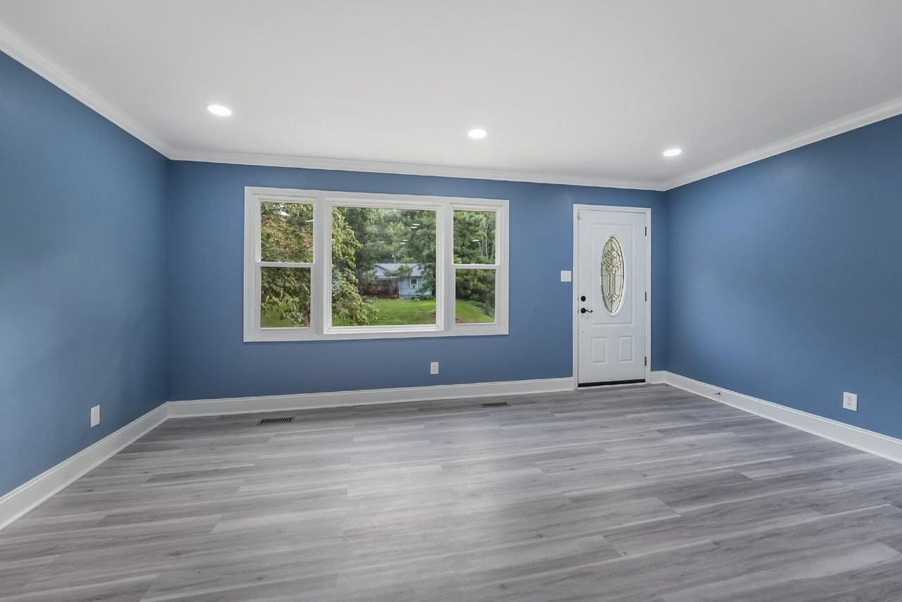 1 Westbury Pl - Photo 4 of 28