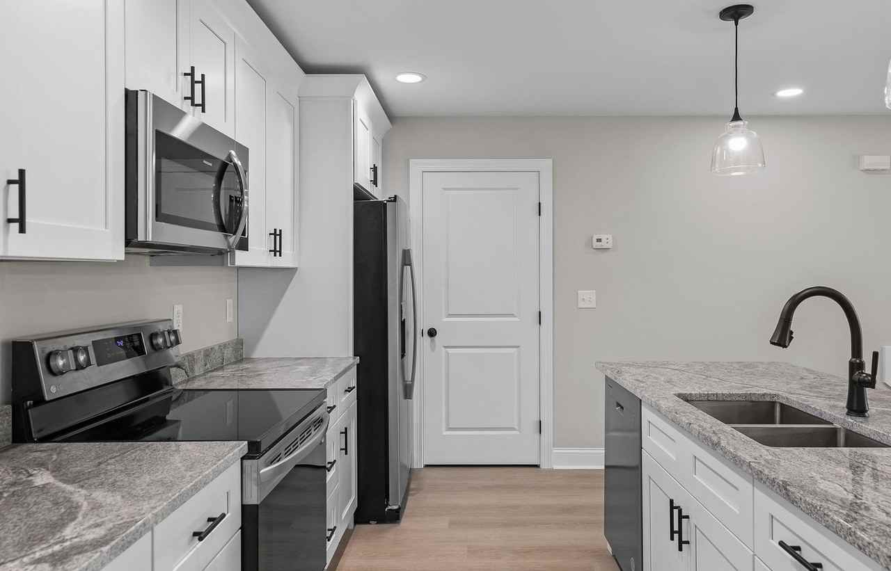 36 Alden Ln - Photo 7 of 22