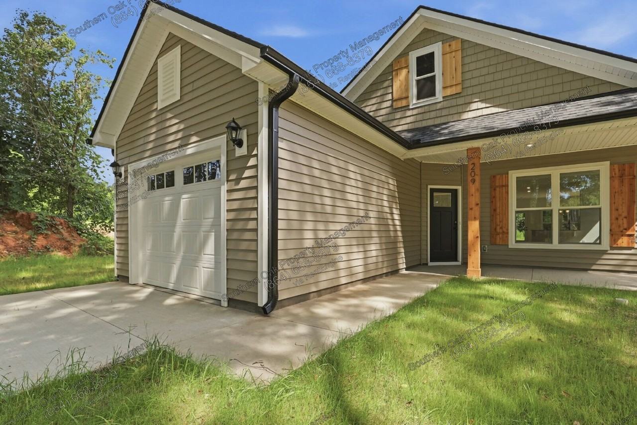 209 Poplar Ln - Photo 2 of 24