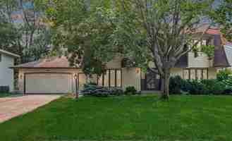 featured image of 5801 W 99th St