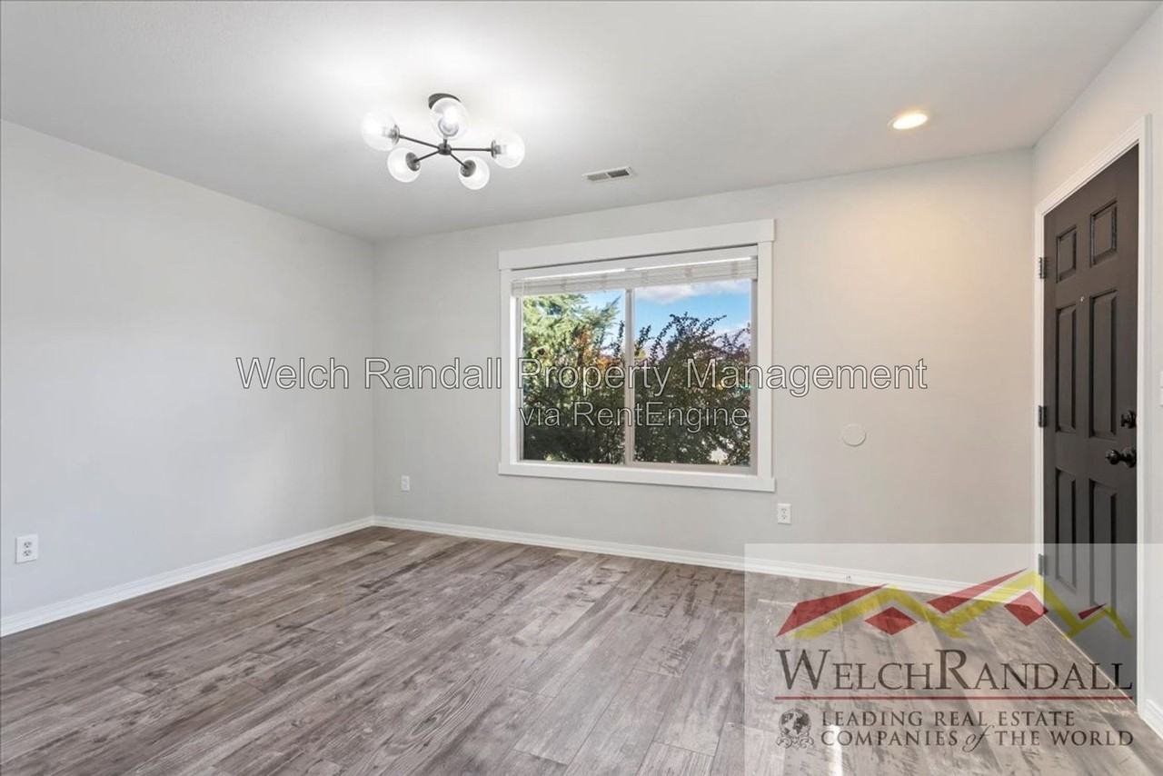 430 Lincolnshire Way - Photo 3 of 37