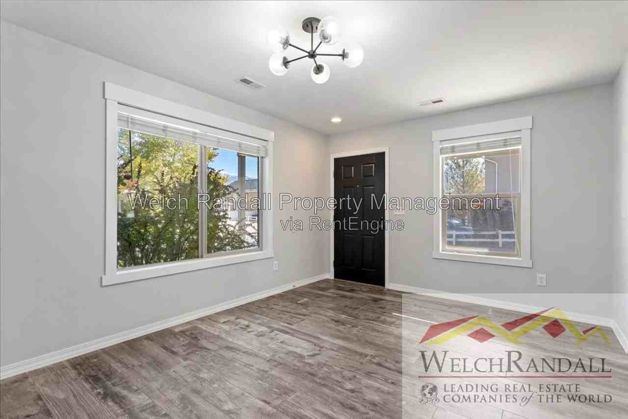 430 Lincolnshire Way - Photo 4 of 37
